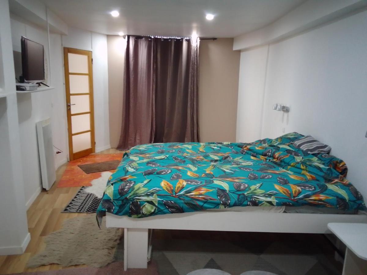 Chambre Chez L'Habitant Saint-Pierre-le-Moûtier エクステリア 写真